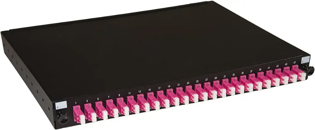 [LK24LC4] Pannello Fibra Ottica LK24LC4 con adattatori LC Duplex OM4 Design Estraibile e inclinabile Colore Nero Dimensioni 43x28x4,2 cm unità 1 per Armadio Rack 19 Pollici